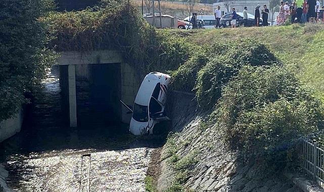 Atakent’te Sürücü Kursu Aracı Şarampole Uçtu!